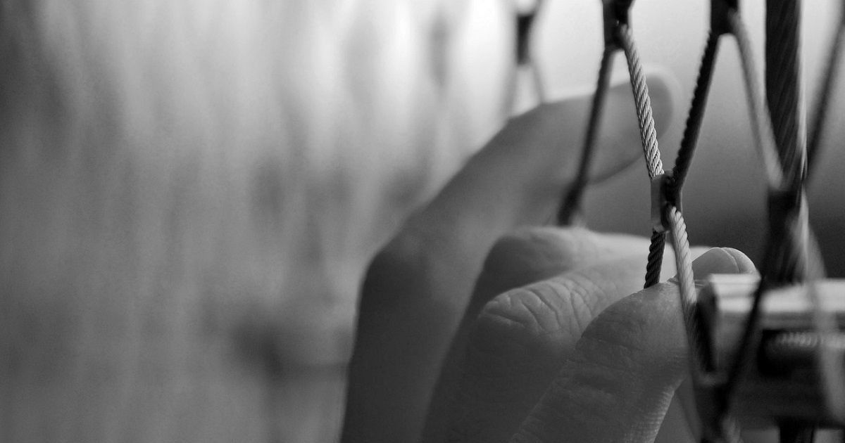 Madre que vendió a hija de 6 años es condenada a cadena perpetua