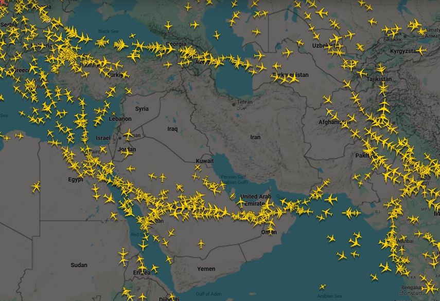 Captura del sitio web flightradar24 del espacio aéreo sobre Irán sin vuelos debido a la amenaza de ataques con misiles por parte de EEUU e Israel contra Irán.