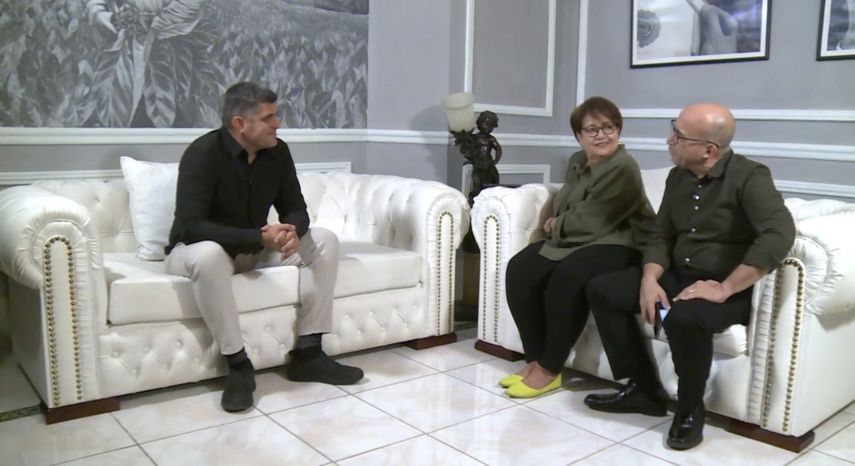 Arleen Rodríguez y Randy Alonso, en el pódcast “Es la Idea” junto al invitado.