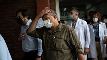 El ministro de Seguridad de la provincia de Buenos Aires, Sergio Berni, llega para una conferencia de prensa en el hospital donde son atendidas personas después de consumir cocaína adulterada, en Buenos Aires, Argentina, el jueves 3 de febrero de 2022.