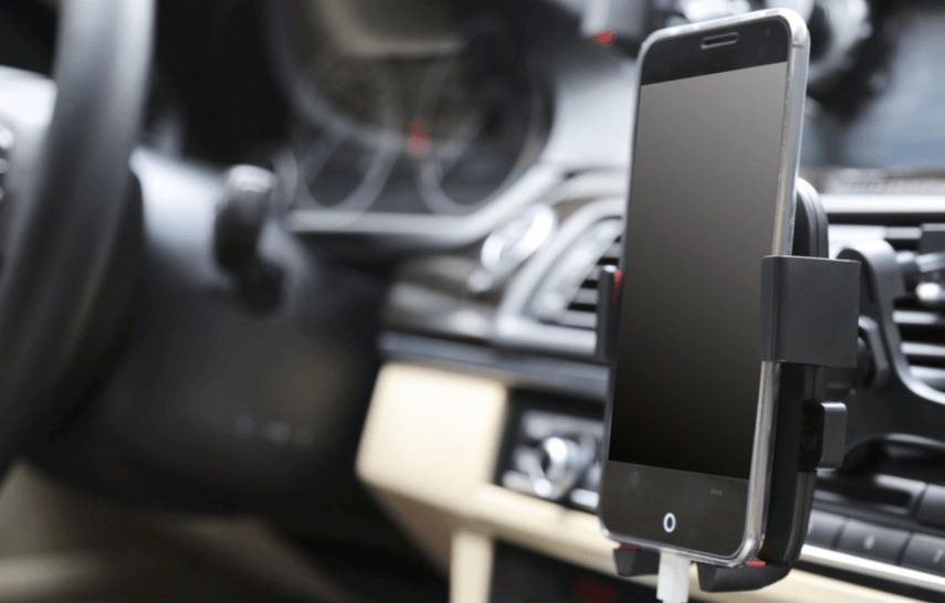 La investigación publicada en la revista científica Adolescent Health preguntó específicamente a los jóvenes sobre enviar mensajes de texto y correos electrónicos mientras conducen.