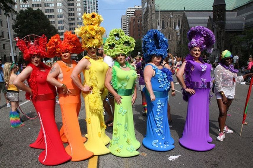 El Día del Orgullo Gay de Toronto es el mayor desfile del colectivo de lesbianas, gais, transexuales y bisexuales (LGTB) del continente americano (CORTESÍA: http://www.elviajerofisgon.com)