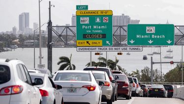 Imagen referencial del tráfico en el conector MacArthur Causeway hacia Miami Beach.