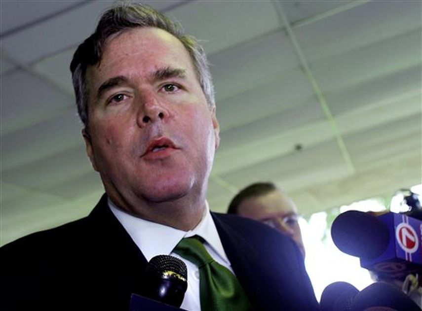 Jeb Bush consideró que no fue una muestra de liderazgo la decisión unilateral de Obama de ofrecer un alivio migratorio. (AP)