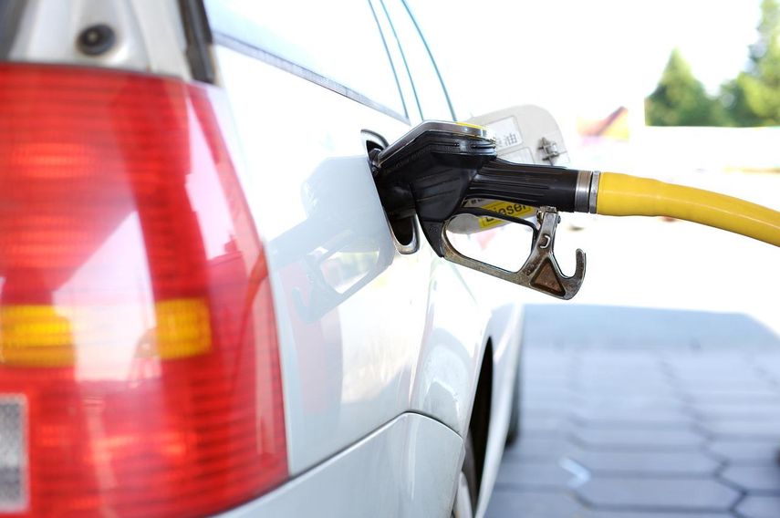 Gasolina en EEUU supera los $5.