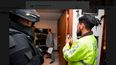 El Ministerio Público de Ecuador, en coordinación con la Policía, ordenó la detención del ciudadano sueco presuntamente vinculado a Wikileaks, cuya identidad no ha sido proporcionada.