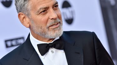 Clooney, de 57 años, se quiere deshacer de su Harley Davidson después del accidente que tuvo en julio en la isla italiana de Cerdeña y en el que resultó herido leve después de ser alcanzado por un auto.&nbsp;