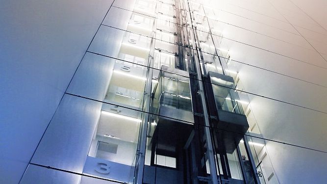 Lograr que los ascensores sean más rápidos con menos energía es el objetivo de algunas empresas que desarrollan prototipos como el que presentará la firma japonesa (ARCHIVO)