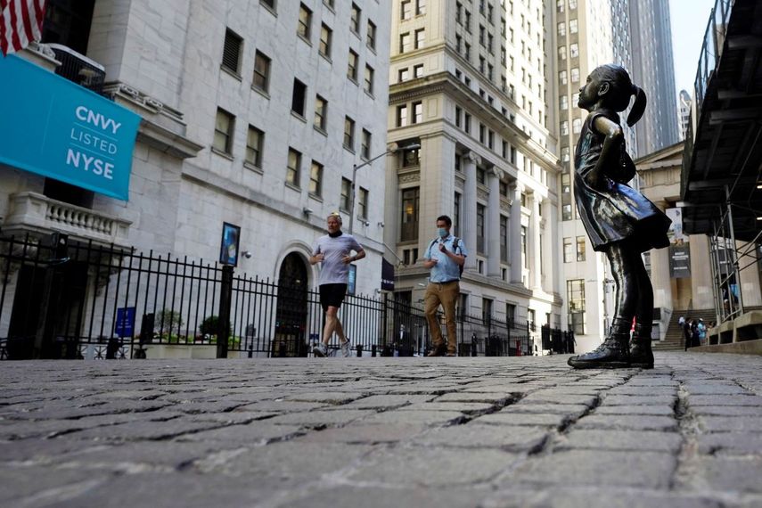 Estatua de la niña sin miedo frente a la Bolsa de Nueva York.