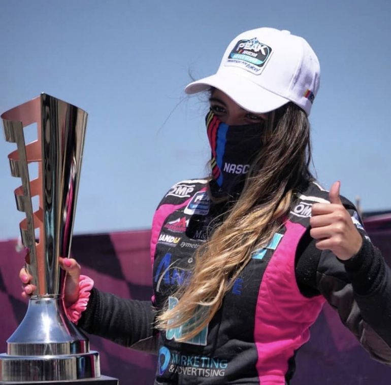 Muchas esperanzas hay depositadas en la carrera de la piloto Regina Sirvent