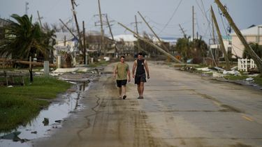 Destrozos causados por el temporal Ida al tendido eléctrico de Grand Isle, Luisiana, en foto del 6 de septiembre del 2021.&nbsp;