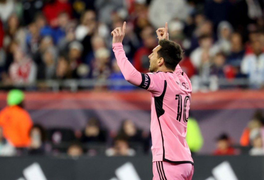 El delantero argentino del Inter Miami, Lionel Messi, reacciona tras anotar en la primera mitad del juego ante el Revolution de Nueva Inglaterra, el sábado 27 de abril del 2024.&nbsp;
