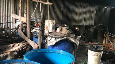 As&iacute; lucen laboratorios clandestinos dedicados a la producci&oacute;n de cler&eacute;n en Rep&uacute;blica Dominicana, como se observa en esta imagen de la Fiscal&iacute;a de Puerto Plata que desmantel&oacute; uno de estos centros hace alg&uacute;n tiempo.