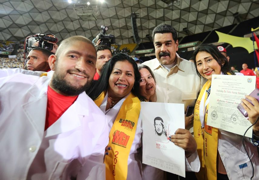 Ellos creen que bajo las ruinas de Venezuela, ellos van a venir a gobernar otra vez, más nunca en la vida la burguesía gobernará este país, más nunca el imperialismo gobernará este país; pasarán mil años