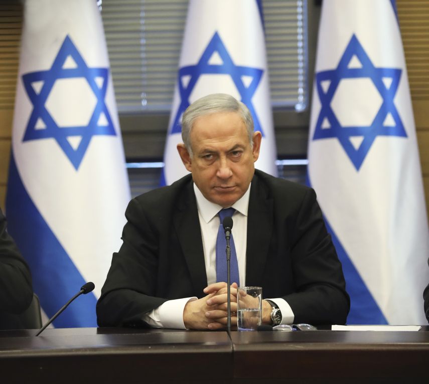 Netanyahu asiste a una reuni&oacute;n en el parlamento israel&iacute;.