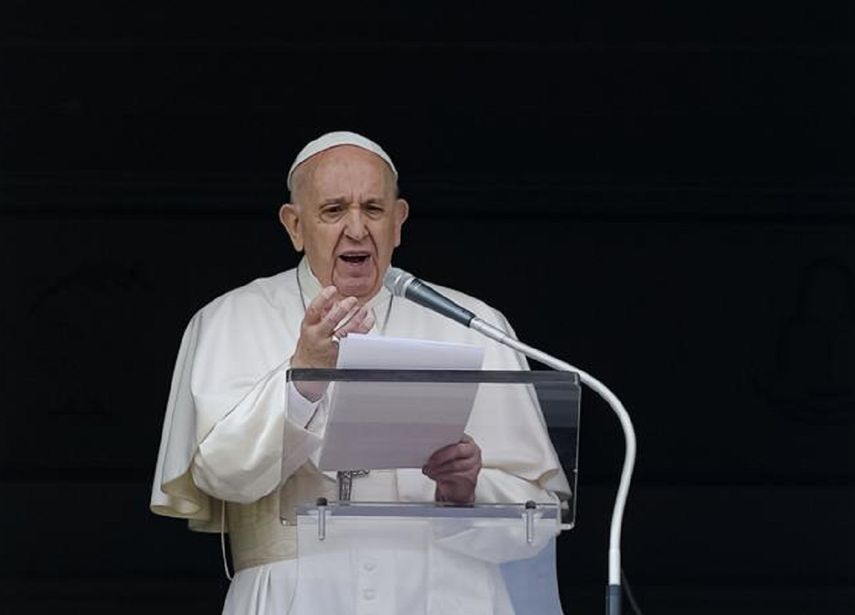 Papa saluda a Perú en el Ángelus tras asunción del presidente Castillo