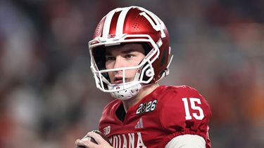 Fernando Mendoza, nacido en Miami, es el número 15 de los Indiana Hoosiers, equipo vencedor del Campeonato Nacional de Playoffs de Fútbol Americano Universitario 2026 jugado en Miami.&nbsp;