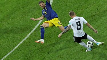 El momento preciso del remate de Kroos que se coló en la portería sueca y desató la fiesta germana.