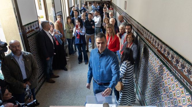 El secretario general del PSOE y presidente del Gobierno de España, Pedro Sánchez, ejerce su derecho a voto en el colegio de Nuestra Señora del Buen Consejo, a 9 de junio de 2024, en Madrid (España).&nbsp;