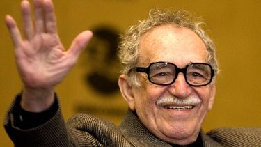 El Nobel de Literatura Gabriel García Márquez saluda a la prensa. (CORTESÍA). 