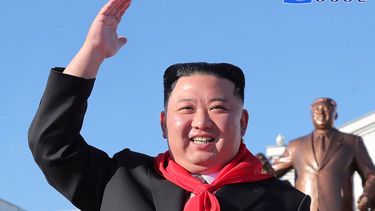 El presidente de Corea del Norte Kim Jong Un visita la Escuela Revolucionaria Mangyongdae, el 12 de octubre de 2022, en Pyongyang