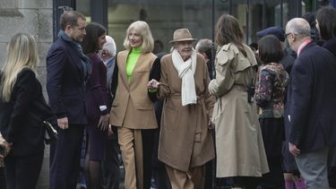 Artistas como Joely Richardson y Vanessa Redgrave llegan a la misa conmemorativa para la fallecida diseñadora Vivienne Westwood en la Catedral de Southwark, en Londres, el jueves 16 de febrero de 2023.