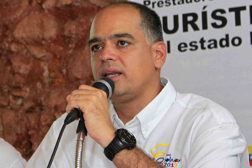El ex ministro de Turismo Andrés Izarra aplaude la gestión gubernamental en Venezuela. (CORTESÍA)