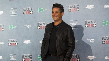 En una fotografía de archivo del miércoles 17 de mayo de 2017, el cantante español Alejandro Sanz posa para los medios durante una sesión fotográfica en el estadio Vicente Calderón de Madrid. El intérprete perdió un inmueble en Miami.&nbsp;
