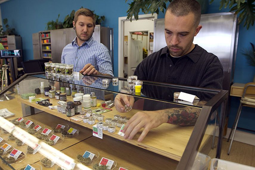 Una tienda que vende marihuana de uso medicinal en España, una imagen cedida por Discovery Channel. (EFE)