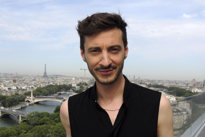 Thomas Jolly posa el viernes 19 de julio de 2024 en París. El actor y director de escena de 40 años, fue elegido por el comité organizador de París 2024 para encargarse de la dirección artística de las cuatro grandes ceremonias de los Juegos Olímpicos.