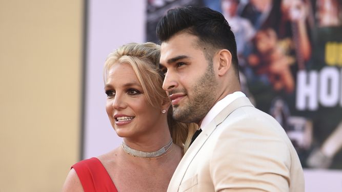 Britney Spears y Sam Asghari llegan al estreno de Once Upon a Time in Hollywood en el Teatro Chino de TCL en Los Angeles el lunes 22 de julio de 2019.&nbsp;