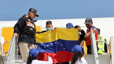 Venezolanos regresan al país