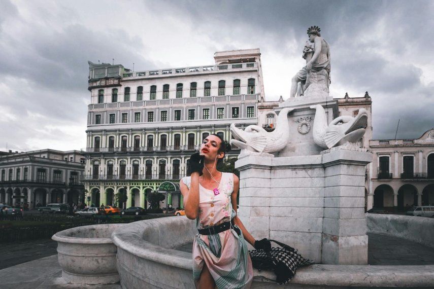 Un joven posa para una foto en La Habana, Cuba.&nbsp;