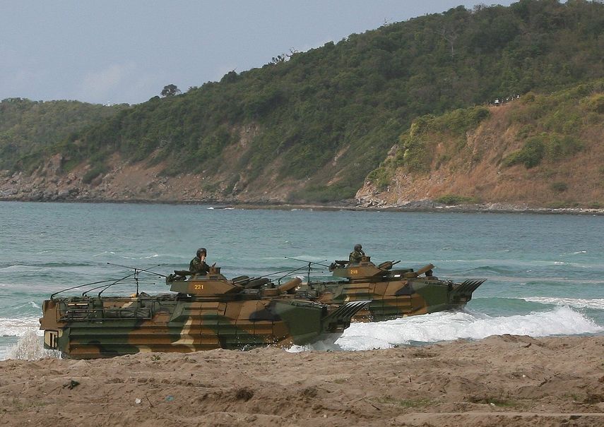 Fotografía de archivo muestra vehículos de asalto anfibios de la marina estadounidense en las maniobras Cobra Gold 2010 en una base militar de la provincia tailandesa de Rayong.
