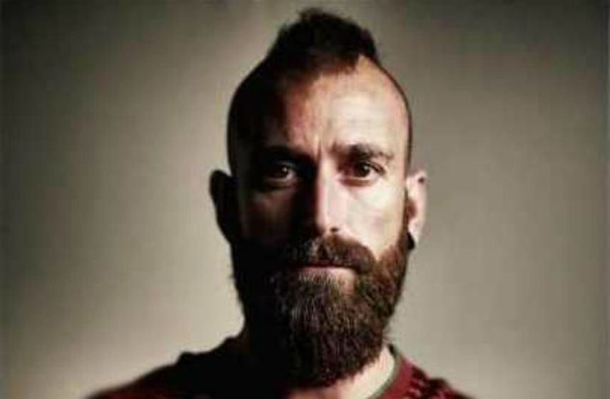 El portugués Raúl Meireles, la cresta que adorna su cabeza, su barba de náufrago y sus tatuajes, lo conviertenen la imagen más extravagante del Mundial (Foto: @OficialMeireles)