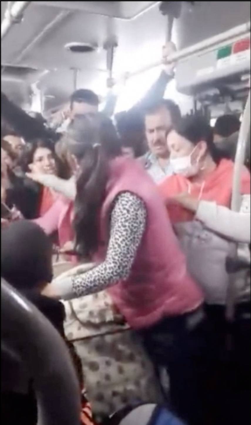 Este viernes se corrió un video en las redes sociales, en las que aparecen dos mujeres durante una pelea dentro de uno de los vagones del tren