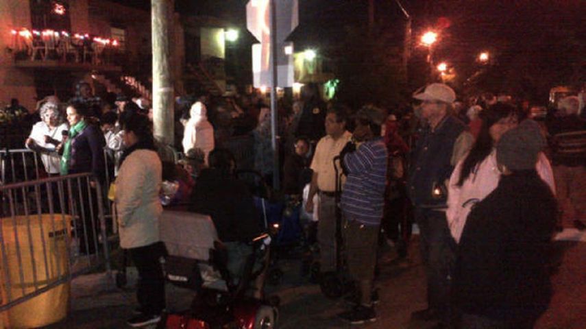 LAs personas hicieron días de cola para obtener un boleto que les garantizara su cesta navideña.