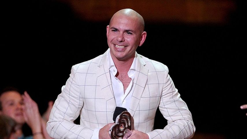 El rapero de origen cubano y el músico mexicano compartirán el escenario de los premios más esperados por la industria de la música latina 