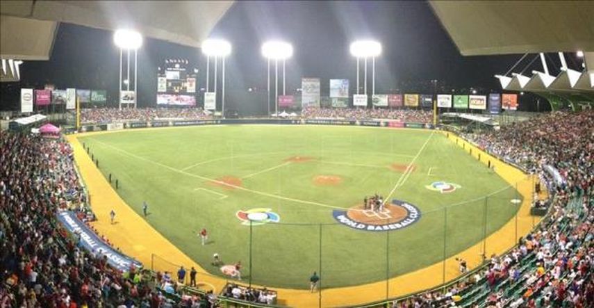 El Estadio Hiram Bithorn, en San Juan, sería la sede de la serie entre Marlins y Piratas (EFE)