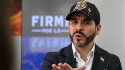 El candidato presidencial colombiano Abelardo de la Espriella, del movimiento político Defensores de la Patria, habla durante una entrevista con AFP en Bogotá el 11 de febrero de 2026.