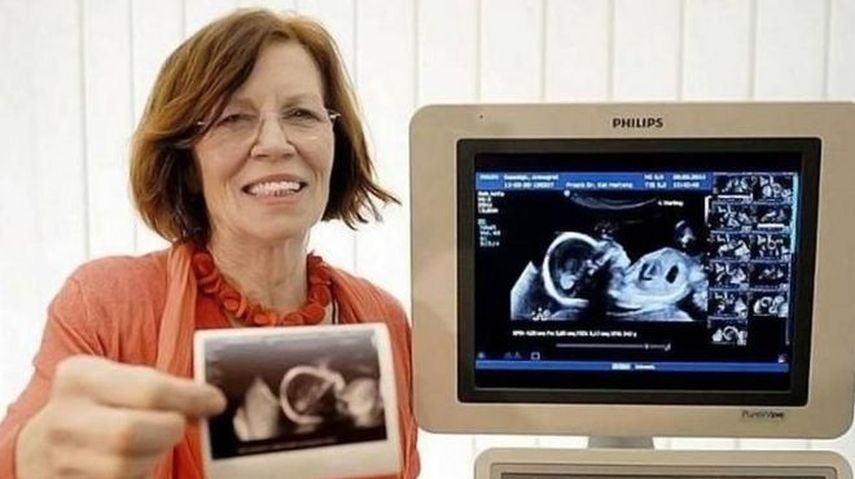 La mujer, que tiene otros 13 hijos y siete nietos, dijo que sus bebés le permitían sentirse joven.(Cortesía)