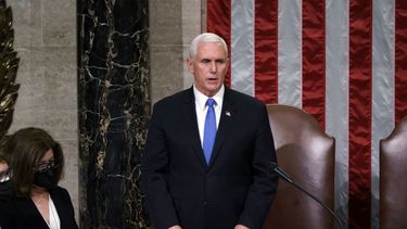 El vicepresidente estadounidense Mike Pence en la certificación final del resultado de las elecciones de noviembre, en una sesión conjunta del Congreso, el 7 de enero de 2021 en Washington.