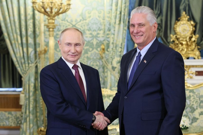 El dictador cubano, Miguel Dïaz-Canel, junto con el presidente de Rusia, Vladimir Putin.