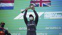 Lewis Hamilton celebra en el podio tras ganar el Gran Premio de España en el circuito de Montmeló, el domingo 9 de mayo de 2021. Lewis Hamilton celebra en el podio tras ganar el Gran Premio de España en el circuito de Montmeló, el domingo 9 de mayo de 2021.