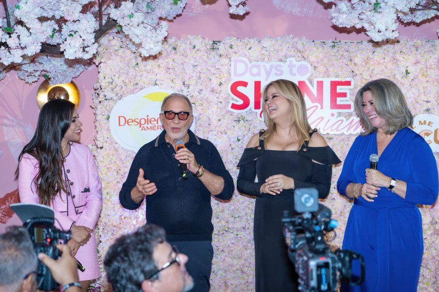 Victoria Naut, Emilio Estefan, Evelyn Betancourt y Luz María Doria, en el cóctel para anunciar la conferencia.&nbsp;