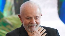 El presidente brasileño Luiz Inácio Lula da Silva sonríe durante una ceremonia en el palacio presidencial del Planalto, el miércoles 21 de agosto de 2024, en Brasilia, Brasil.&nbsp;