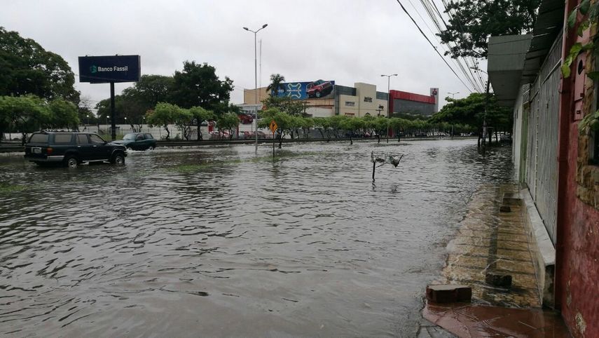 La situación en la ciudad todavía es de emergencia debido a que los pronósticos indican que la lluvia continuará durante el martes