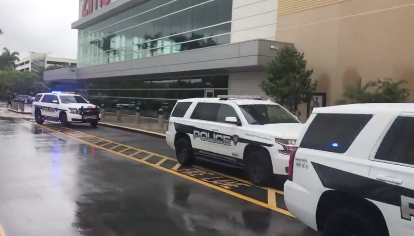 Las autoridades acudieron al centro comercial de Pembroke Pines.&nbsp;