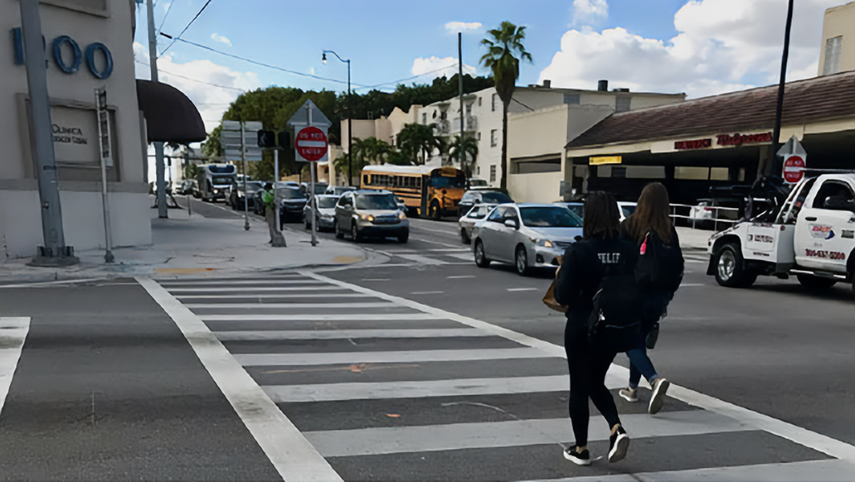 Un cruce peatonal en la ciudad de Miami. Un cruce peatonal en la ciudad de Miami.