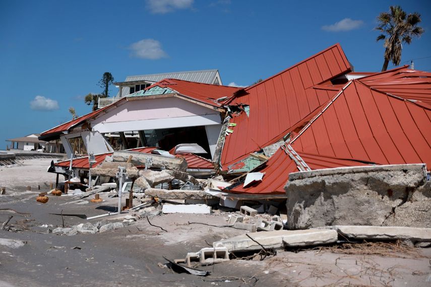 Una vivienda fue arrasada por el huracán Milton en Manasota Key, Florida.